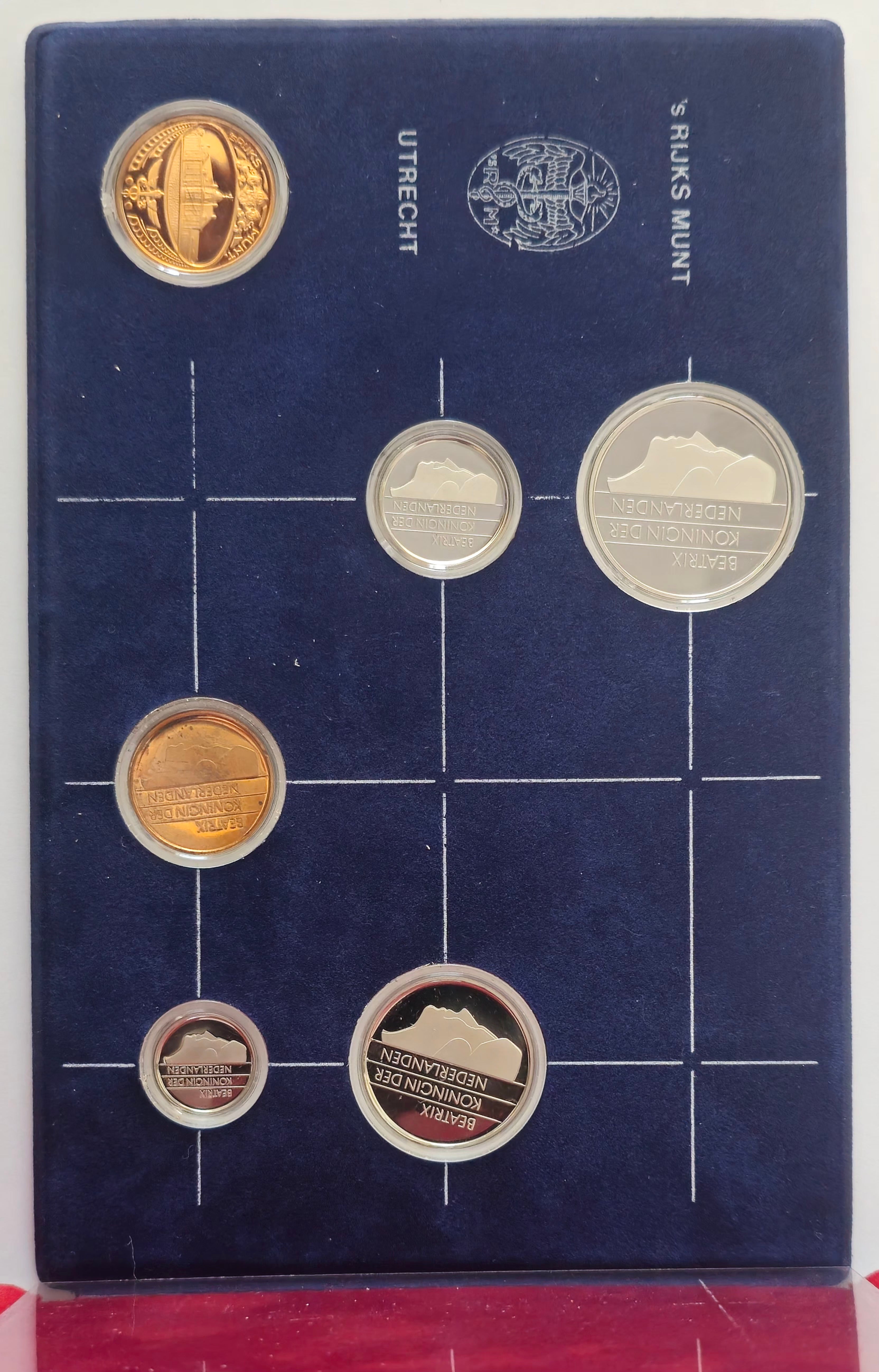 Netherlands proof coins 1982 reverse design in original set