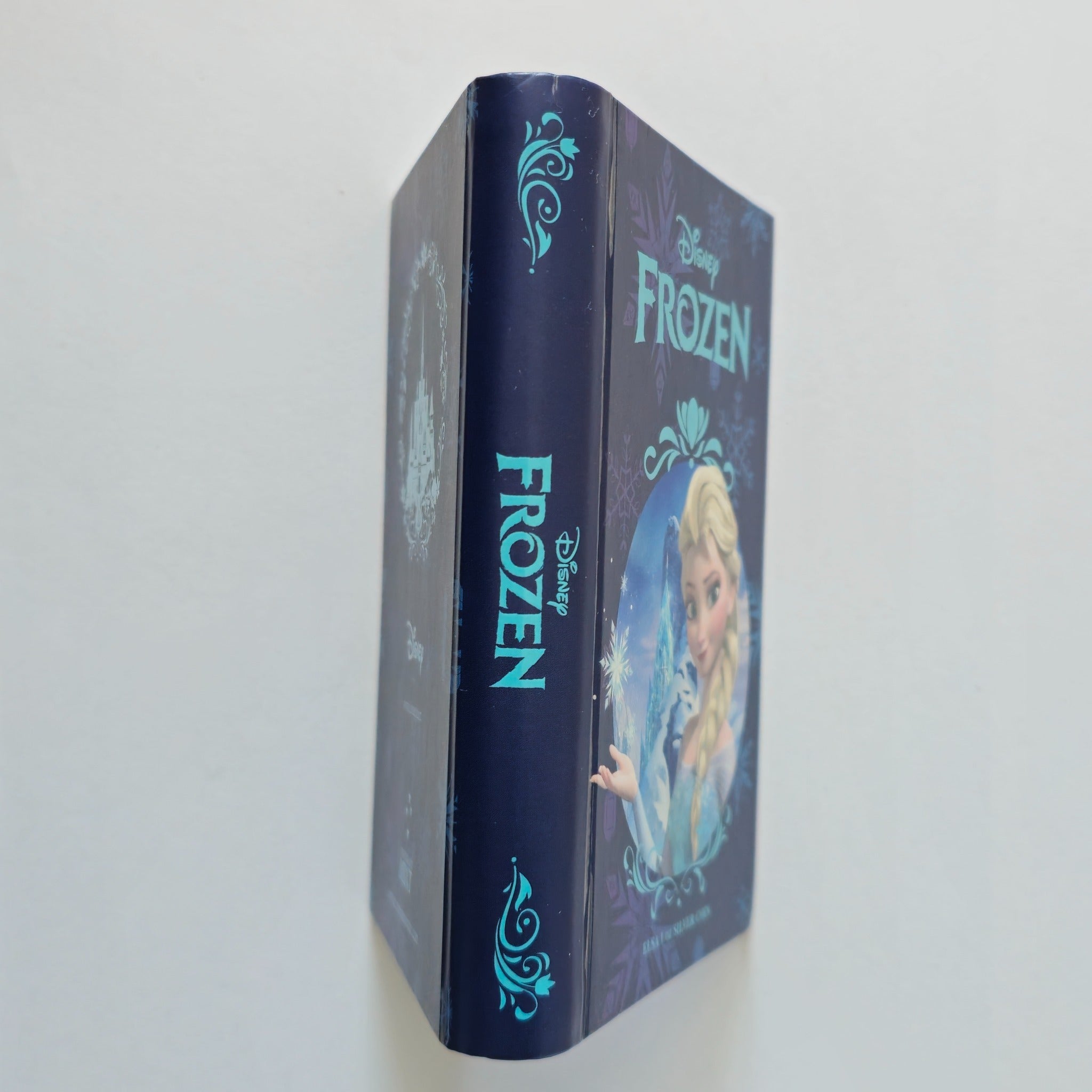Disney Frozen Elsa silver coin presentation box with illustrated cover and embossed design.”